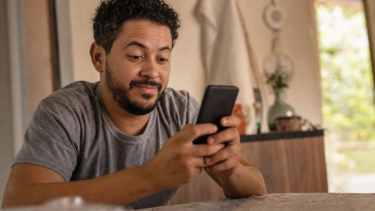 Trabalhador simulando o Crédito do Trabalhador pelo CTPS Digital com apoio da infraestrutura Dataprev